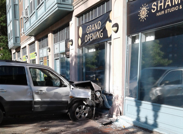 Car crash at Northampton and Washington streets