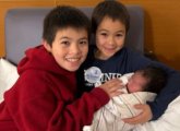 Blaise and Cass Wu Pewarksi with new sister, Mira