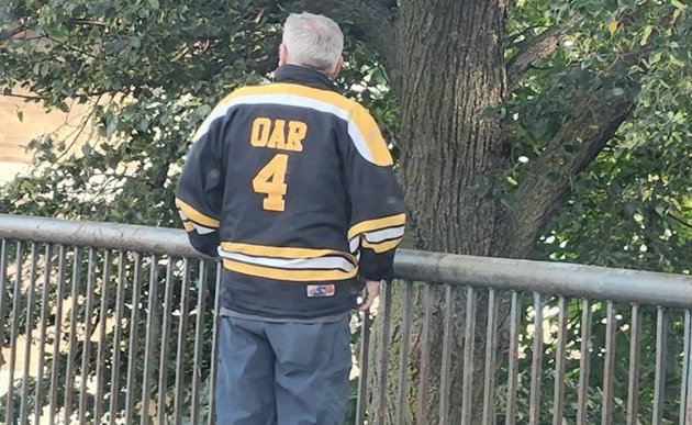 Man wearing 'Oar' Bruins jersey