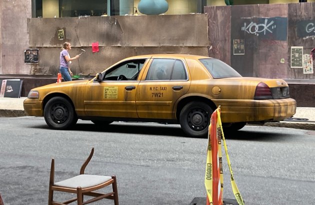 Boarded up building and New York cab on Federal Street