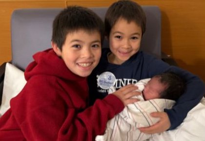 Blaise and Cass Wu Pewarksi with new sister, Mira