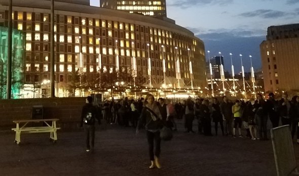 Line to vote early at Boston City Hall