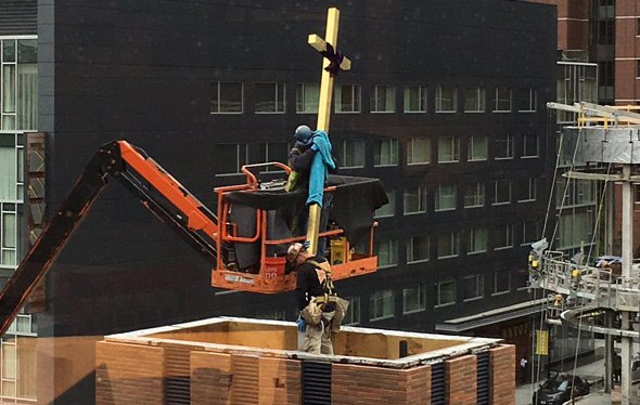 New cross going up atop Seaport chapel