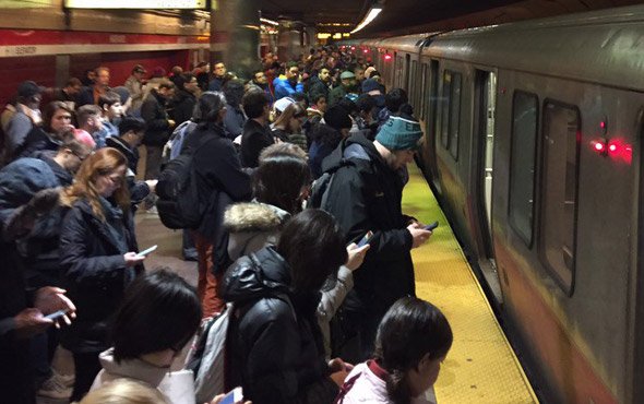 Dead Red Line train at Harvard Square