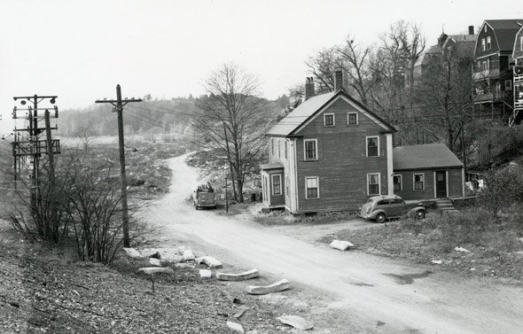 Unpaved street in old Boston