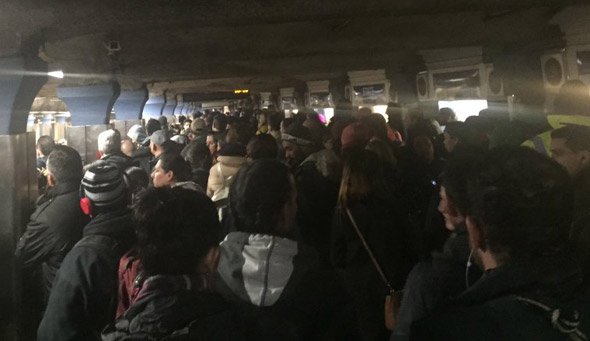 Crowded Blue Line station at State Street