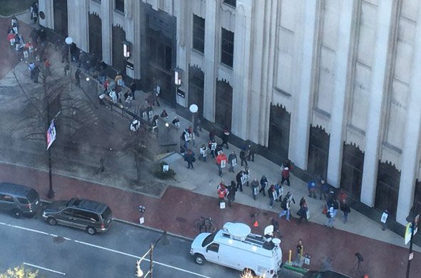 Verizon workers on picket line in downtown Boston