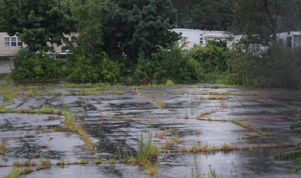 Abandoned parking lot could become apartment complex