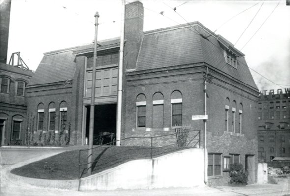 Building in old Boston