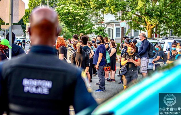 Protest outside the mayor's house