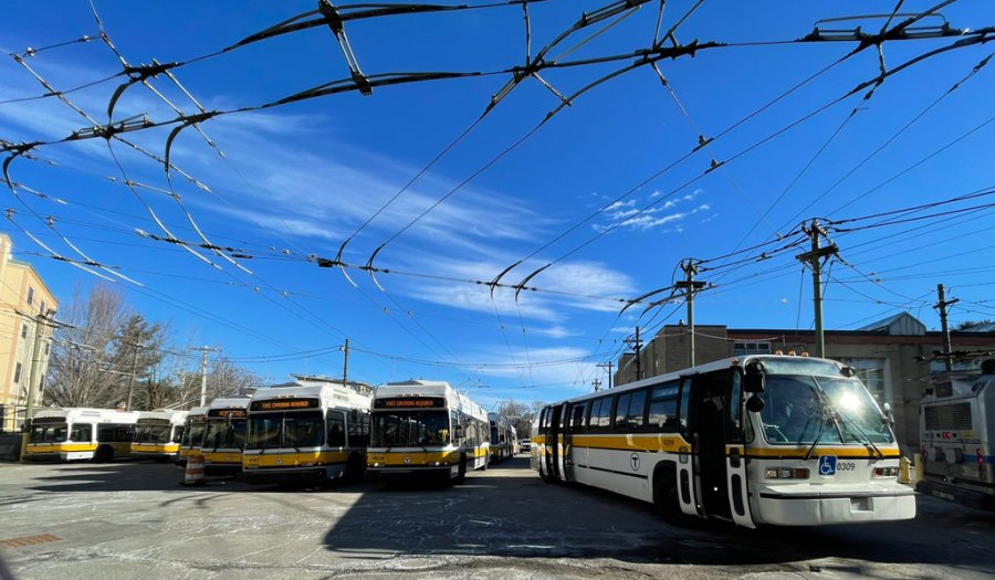 Trackless trolleys in Watertown