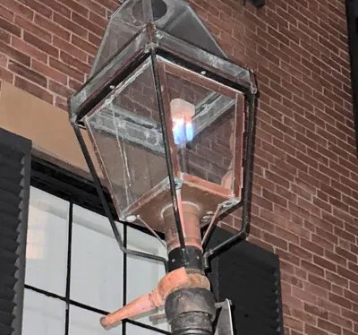 Malfunctioning gas lamp on Beacon Hill