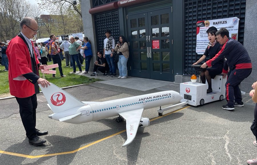 Learning how to ferry a JAL 787 across a tarmac