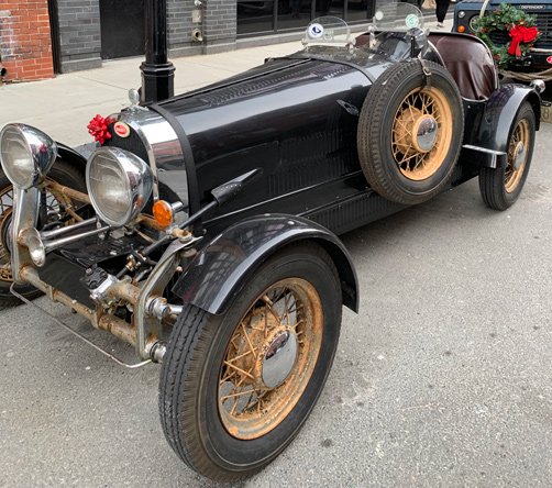 Fancy old car on Congress Street