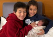 Blaise and Cass Wu Pewarksi with new sister, Mira