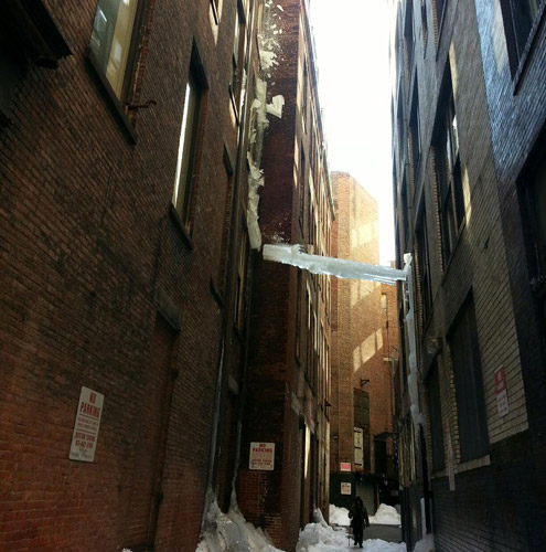 Icicle falling in Downtown Crossing