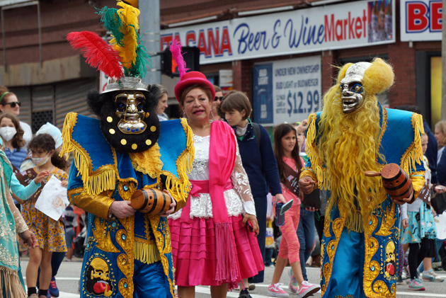 Bolivian dancers