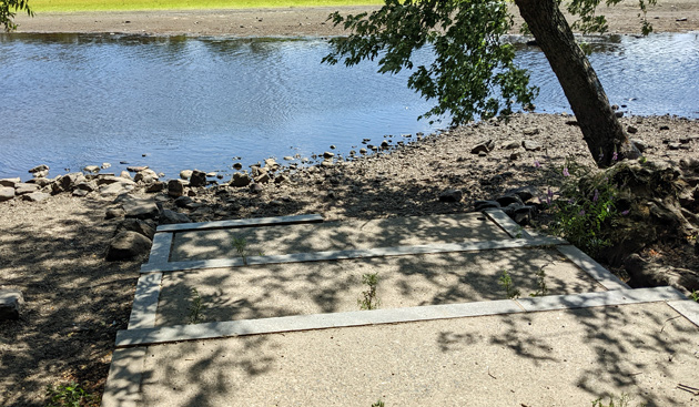 Boat-launch steps