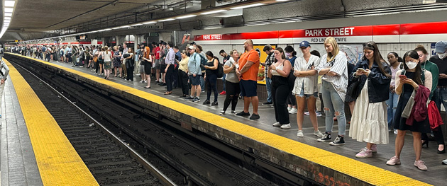 Lots of peple waiting for a train at Park Street