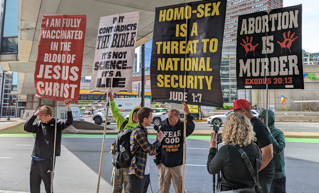 More people with right-wing signs