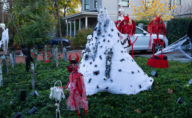 Appleton Street creepy decorations